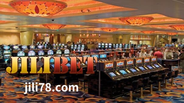 Ang mga slot machine, na nag-aalok ng libu-libong mga pagkakaiba-iba, ay naging isang mainstay ng mga online casino.